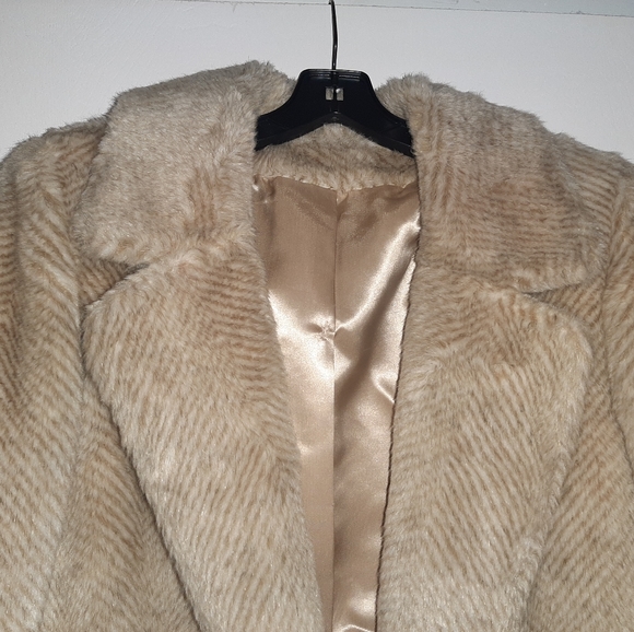 Coat - Picture 4 of 6